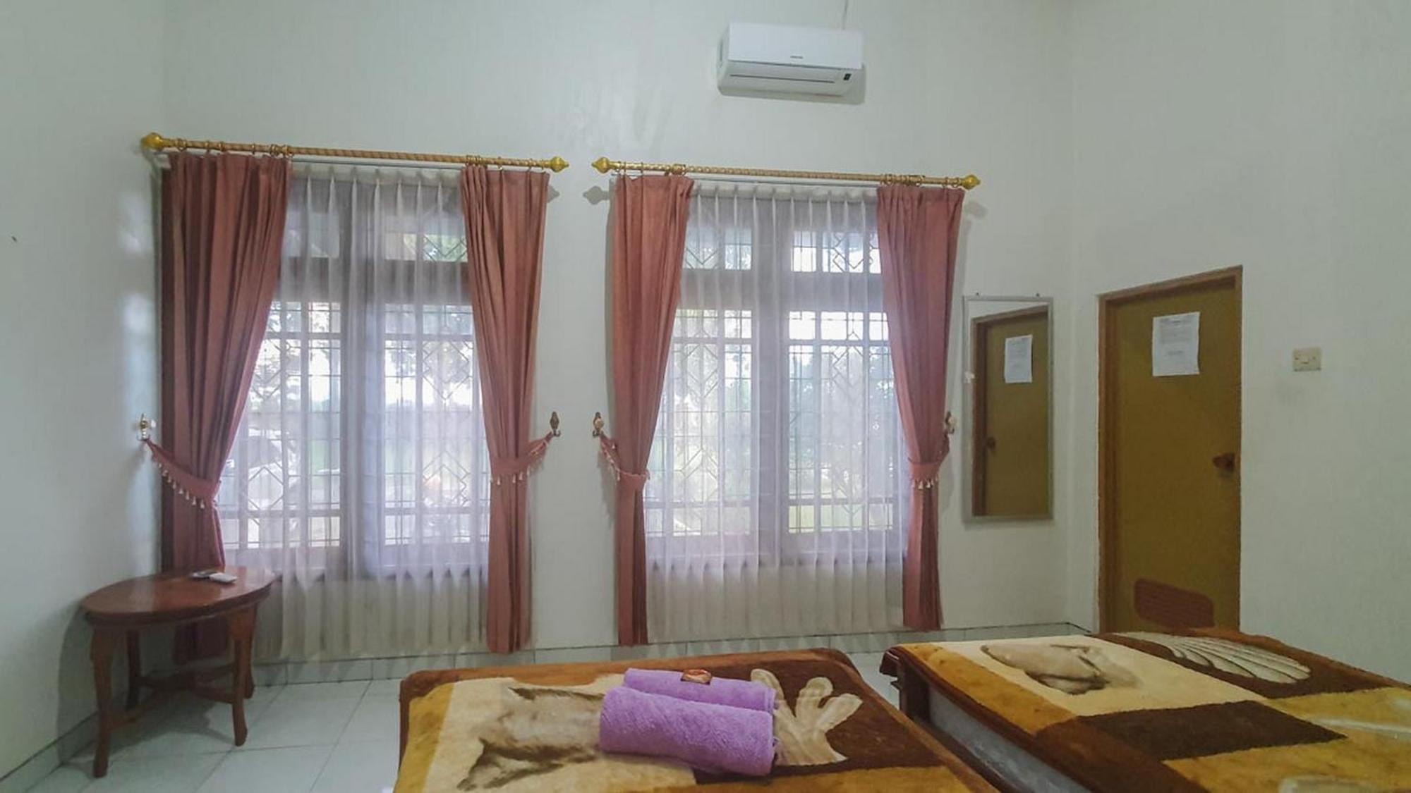Villa Pakis Residence Banyuwangi Banyuwangi  Exterior photo